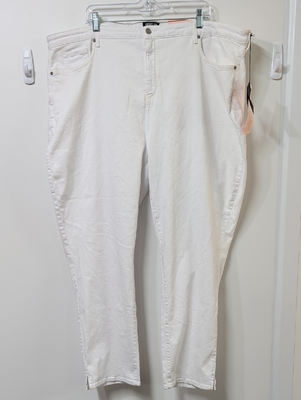 Curves 360 by NYDJ White Cropped Jeans Size 26